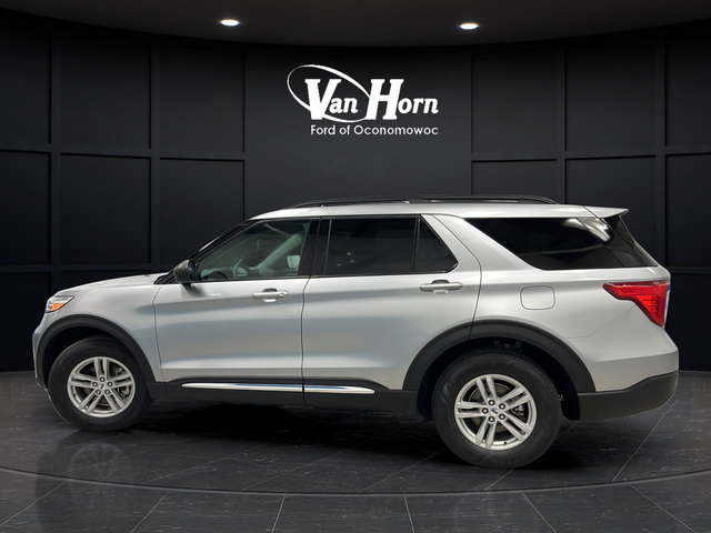 Used 2024 Ford Explorer XLT AWD/4WD image 4