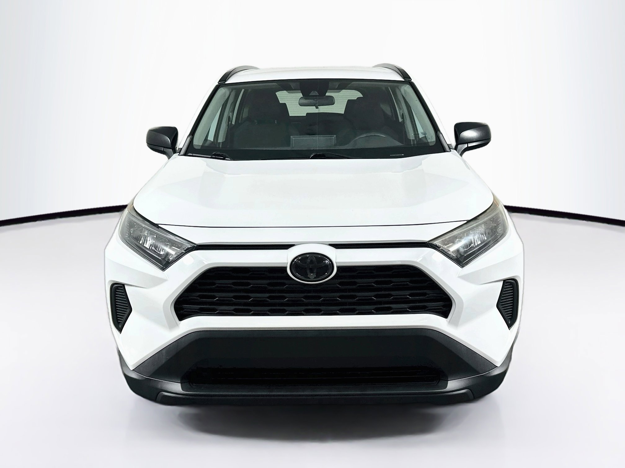 Used 2019 Toyota RAV4 LE FWD image 2