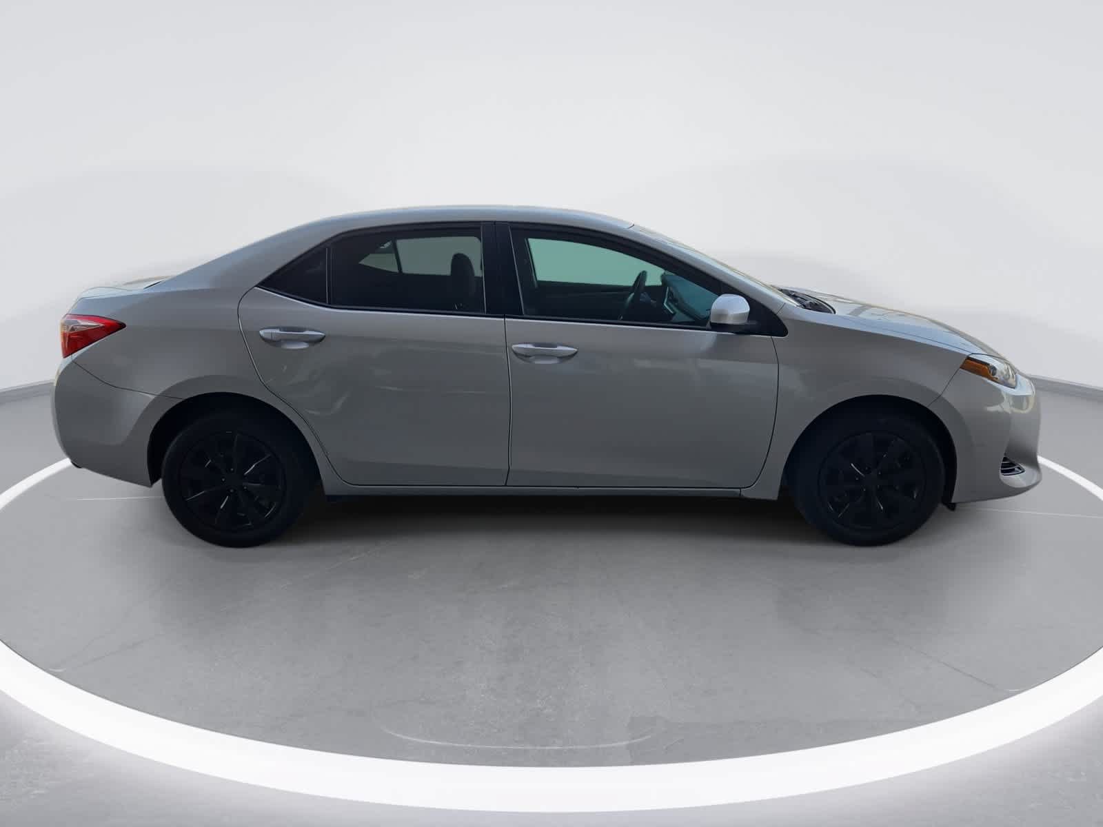 Used 2019 Toyota Corolla LE w/ Carpet Mat Package (TMS) FWD image 9