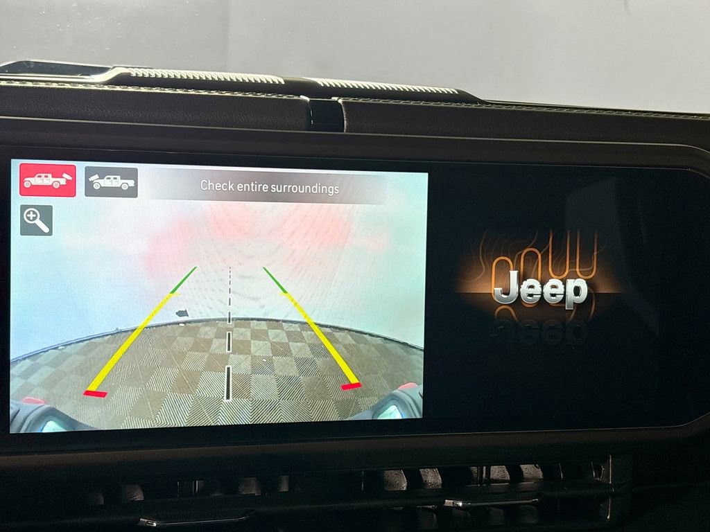 Used 2024 Jeep Gladiator Rubicon w/ Technology Group image 17