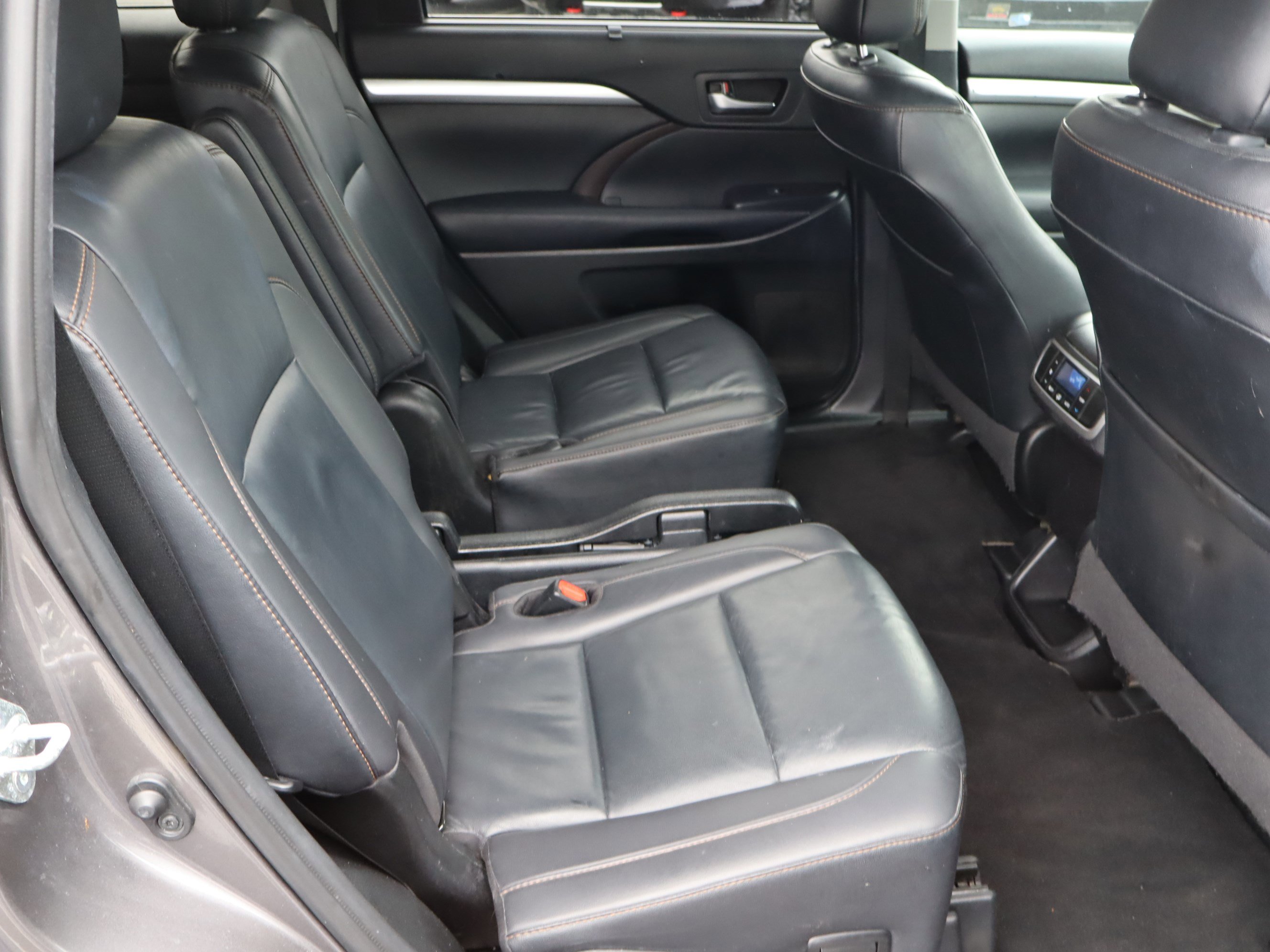 Used 2019 Toyota Highlander XLE image 36