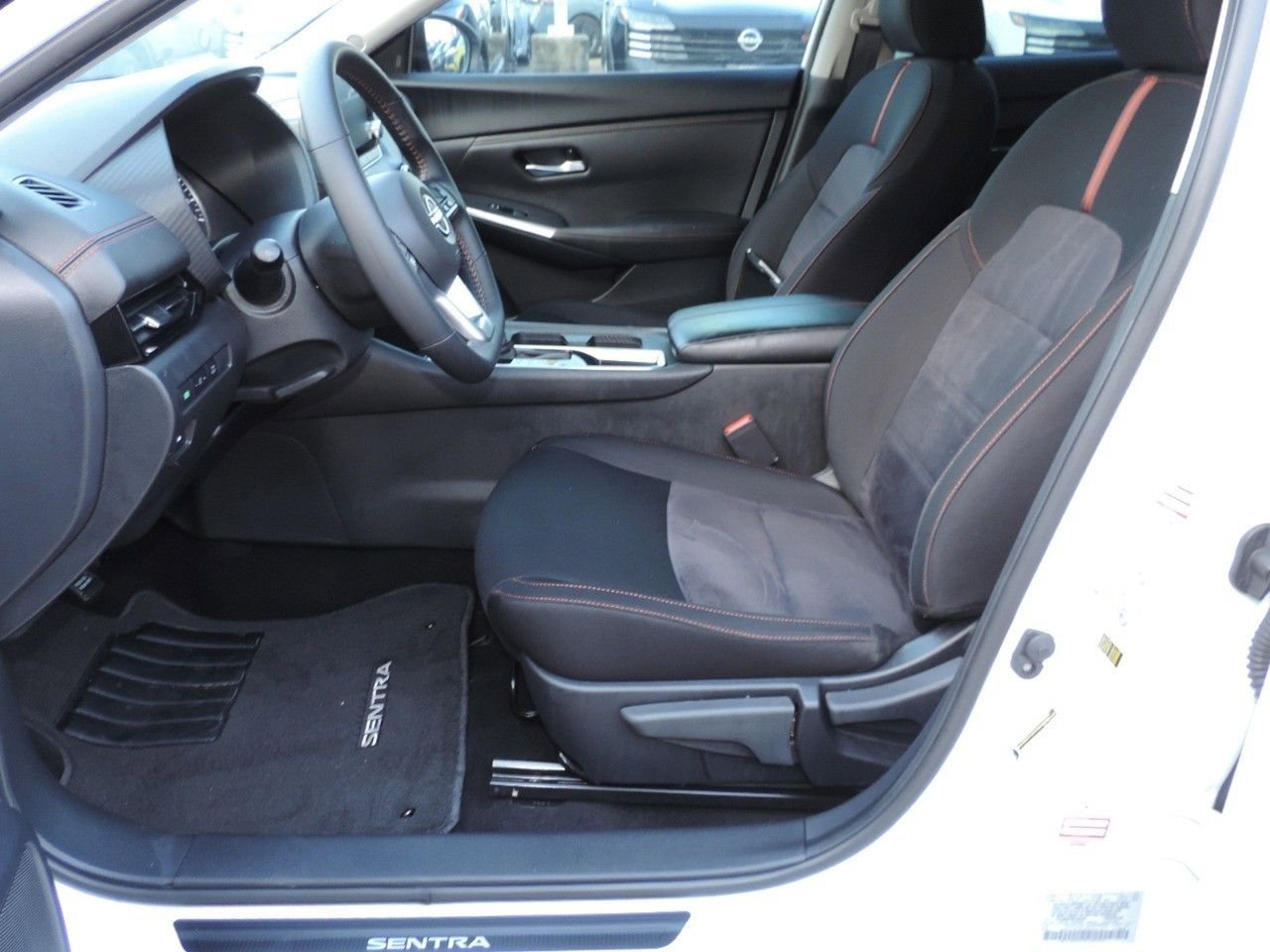 Used 2025 Nissan Sentra SR w/ Midnight Edition image 19