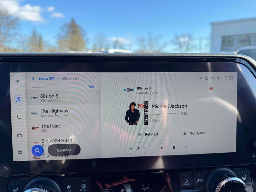 Used 2023 Toyota Highlander XLE image 28