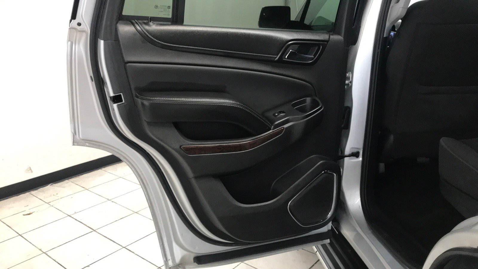 Used 2016 GMC Yukon SLE w/ Convenience Package RWD image 10