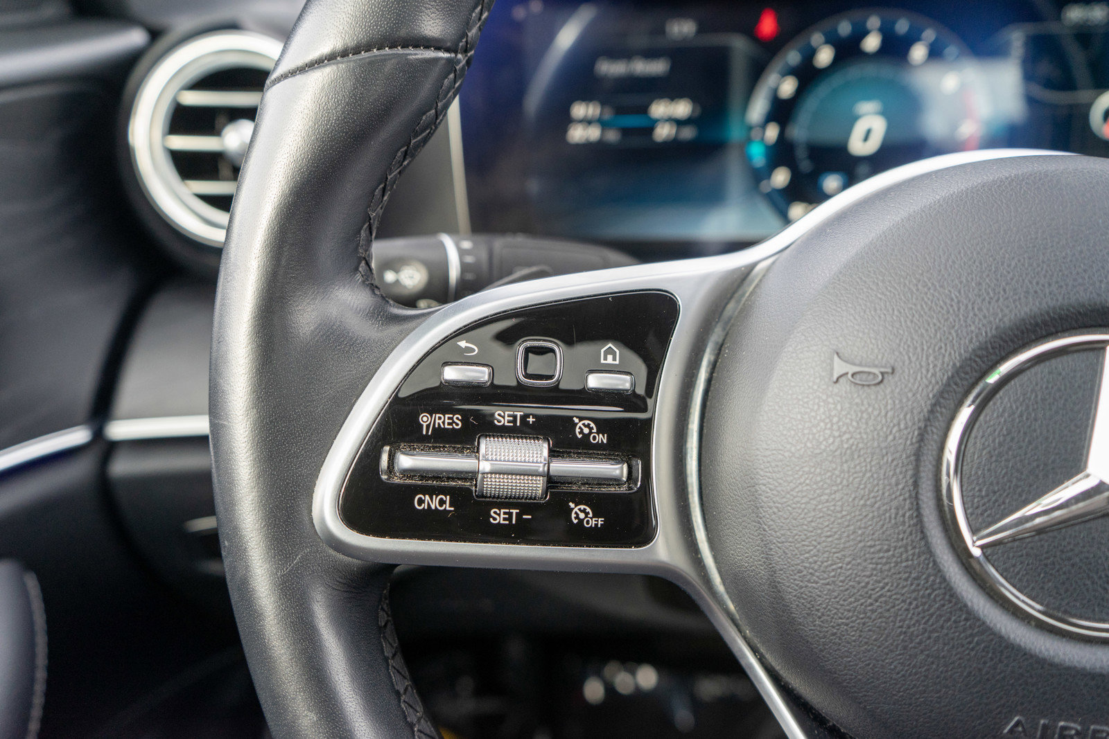 Used 2019 Mercedes-Benz E 300 4MATIC image 28