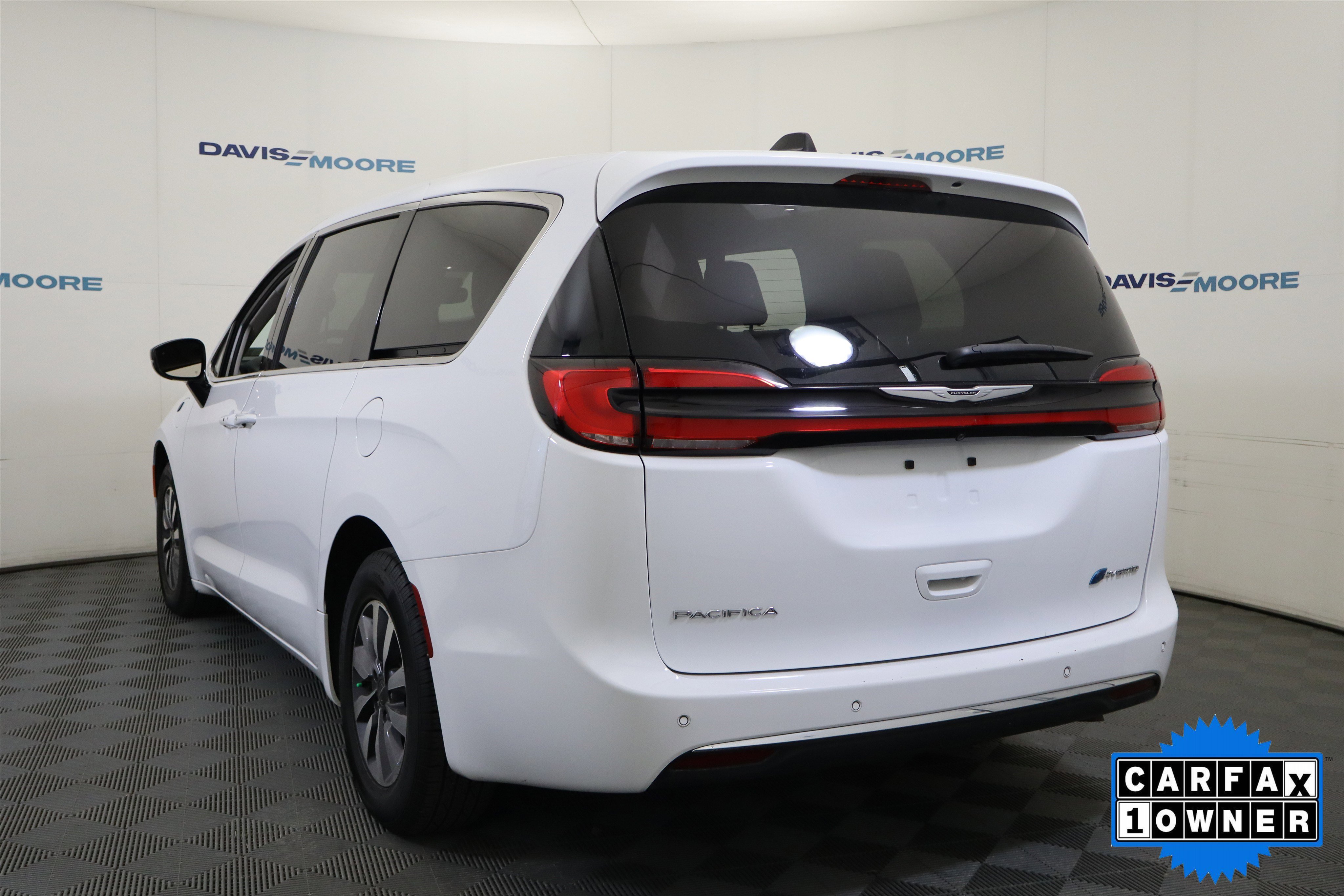 Used 2024 Chrysler Pacifica Select image 9