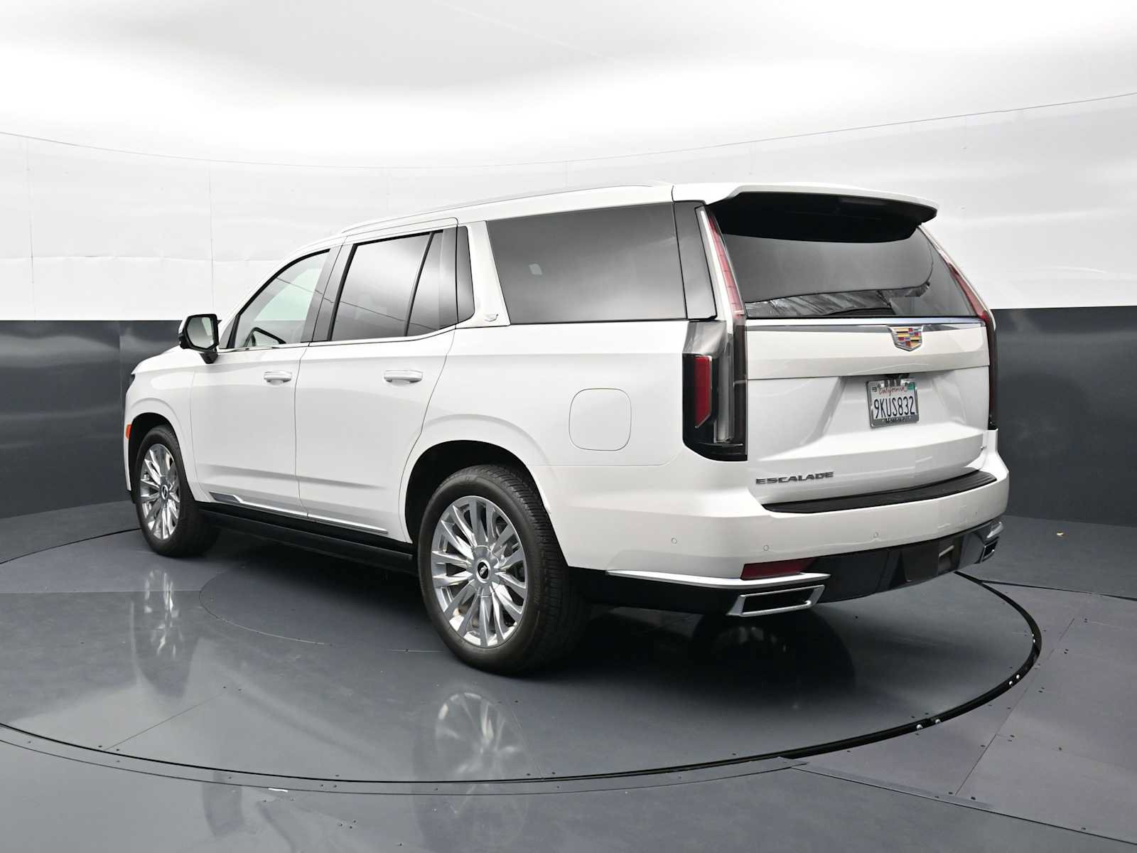 Used 2024 Cadillac Escalade Premium Luxury w/ Performance Package AWD/4WD image 7