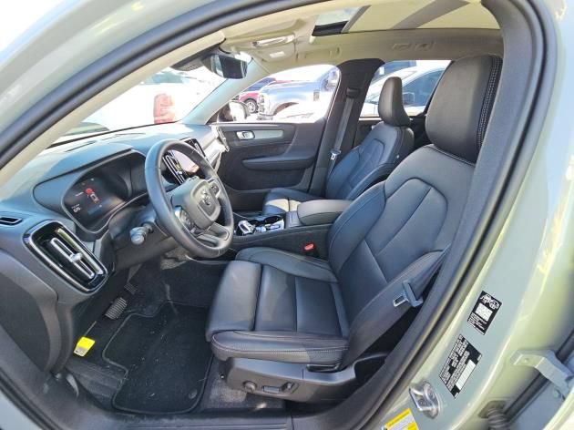 Used 2026 Volvo XC40 B5 Plus AWD/4WD image 4