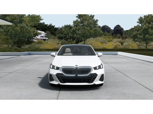 New 2027 BMW 550e xDrive AWD/4WD image 3