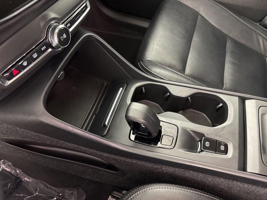 Used 2023 Volvo XC40 B5 Core w/ Protection Package Premier image 37