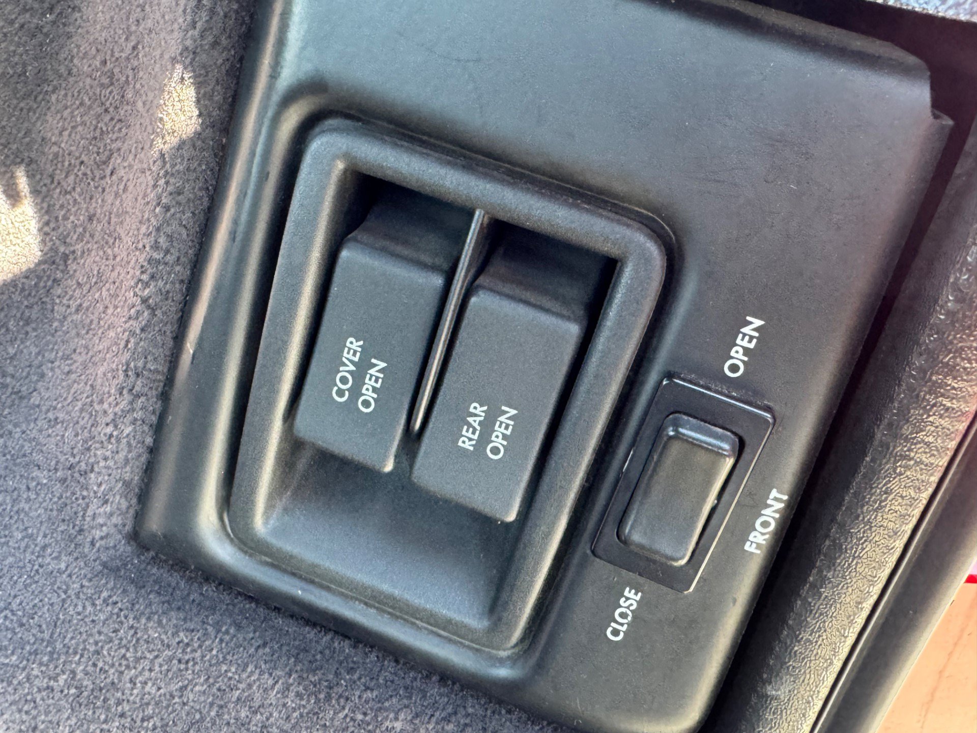 Used 1993 Cadillac Allante FWD image 5