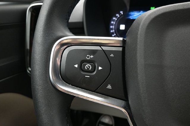 Used 2023 Volvo XC40 B5 Plus w/ Protection Package Premier AWD/4WD image 25