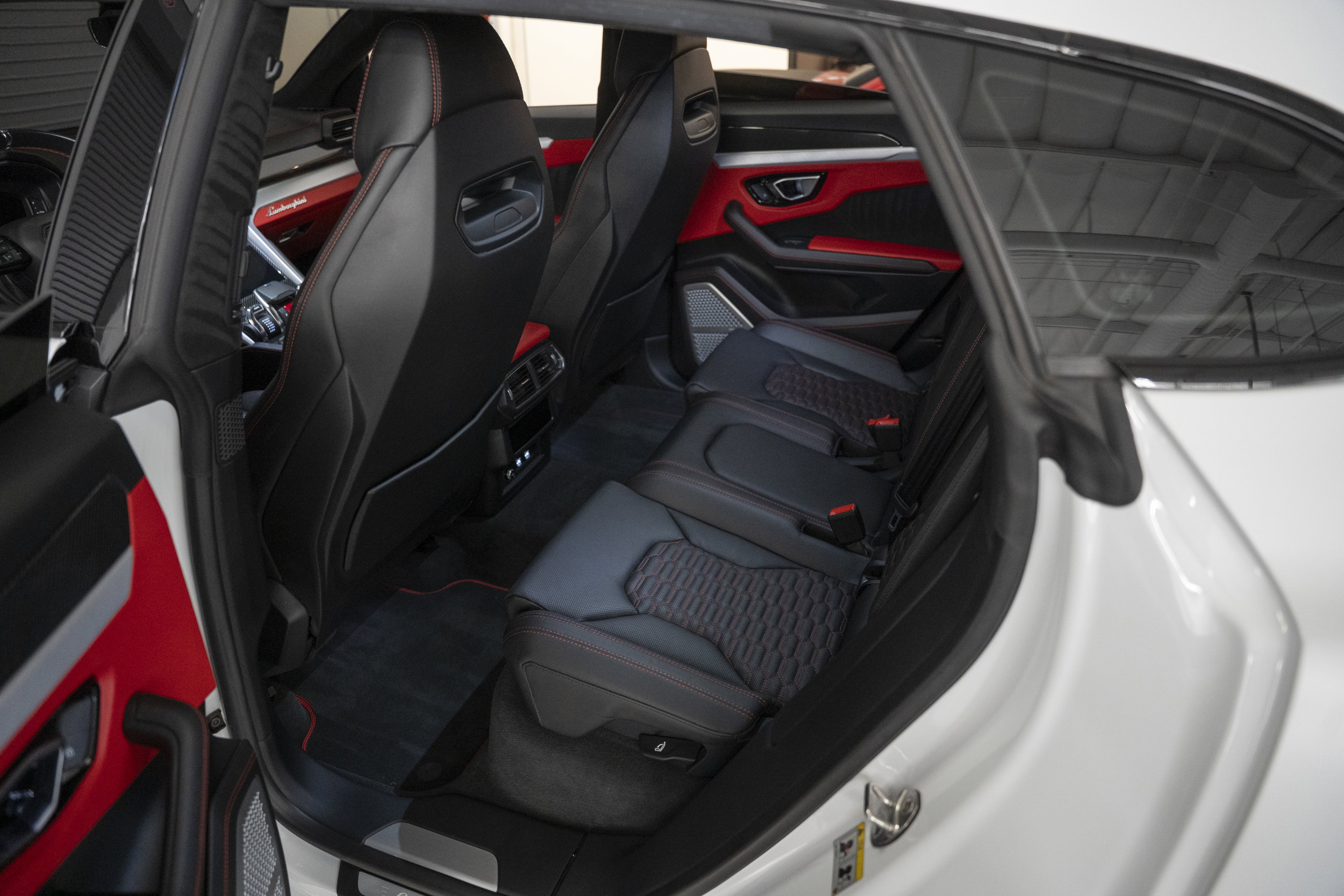 Used 2021 Lamborghini Urus AWD image 30