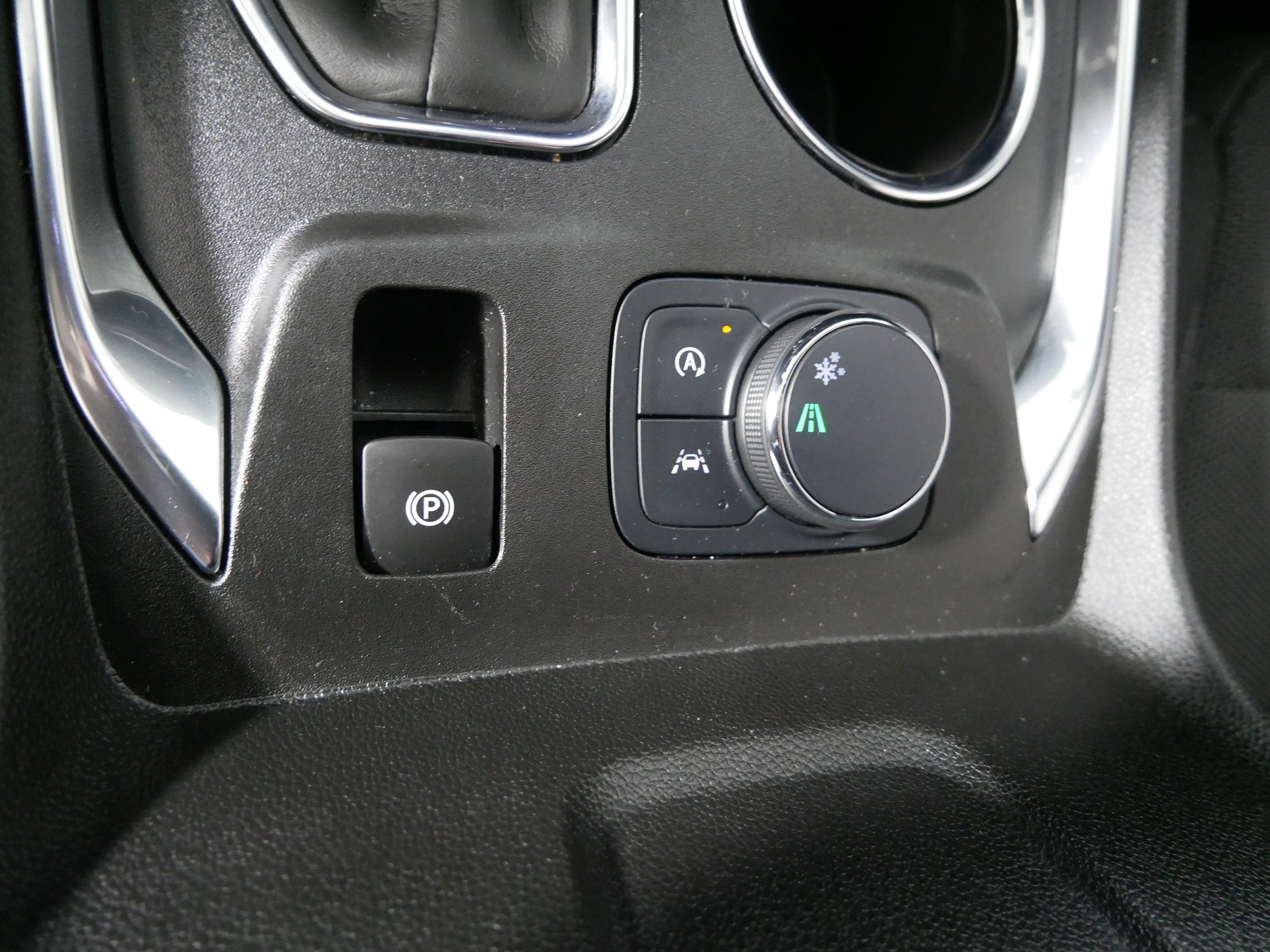 Used 2023 Chevrolet Traverse LT FWD image 29