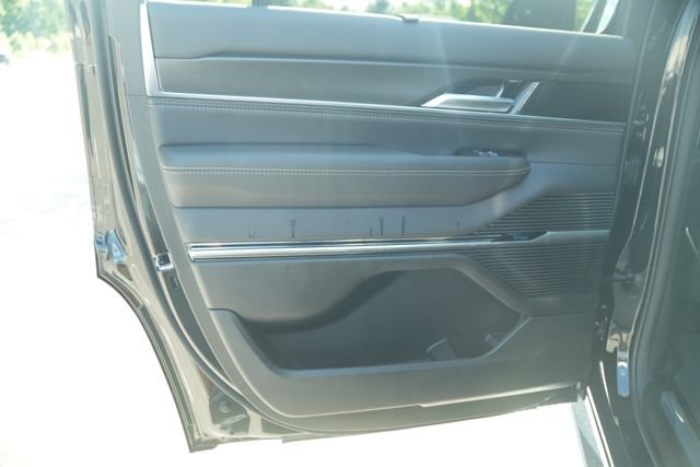 New 2026 Jeep Grand Wagoneer Summit AWD/4WD image 15