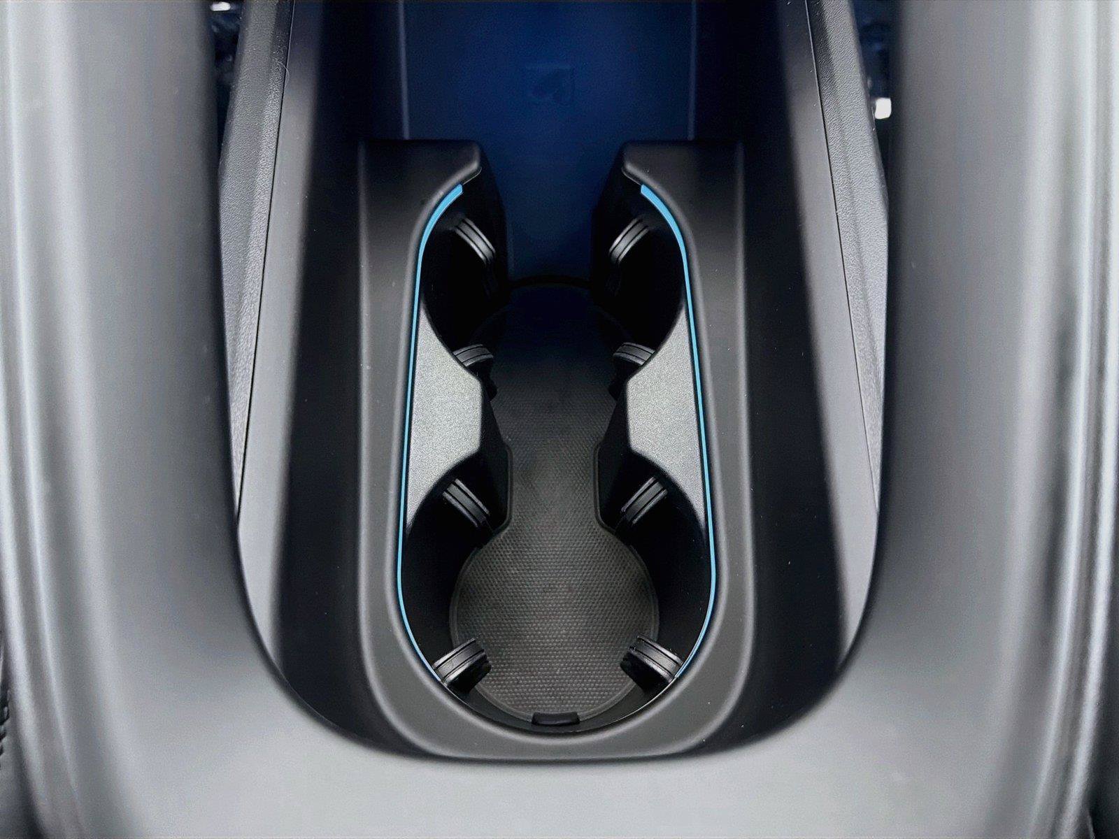 Certified 2025 Porsche Macan 4S Electric AWD/4WD image 21