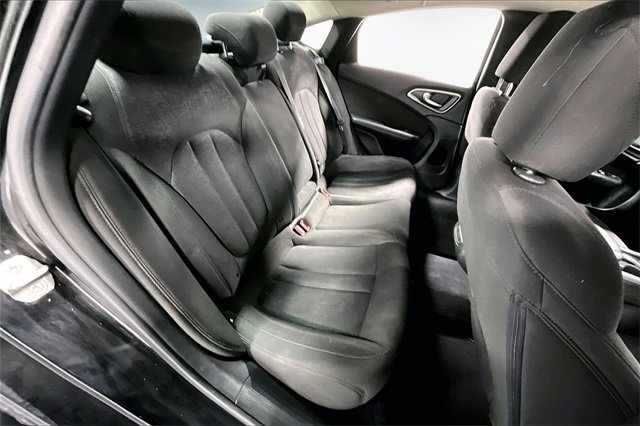 Used 2015 Chrysler 200 Limited image 22