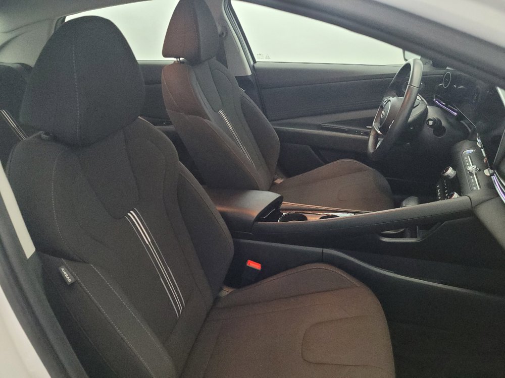 Used 2025 Hyundai Elantra SEL FWD image 21