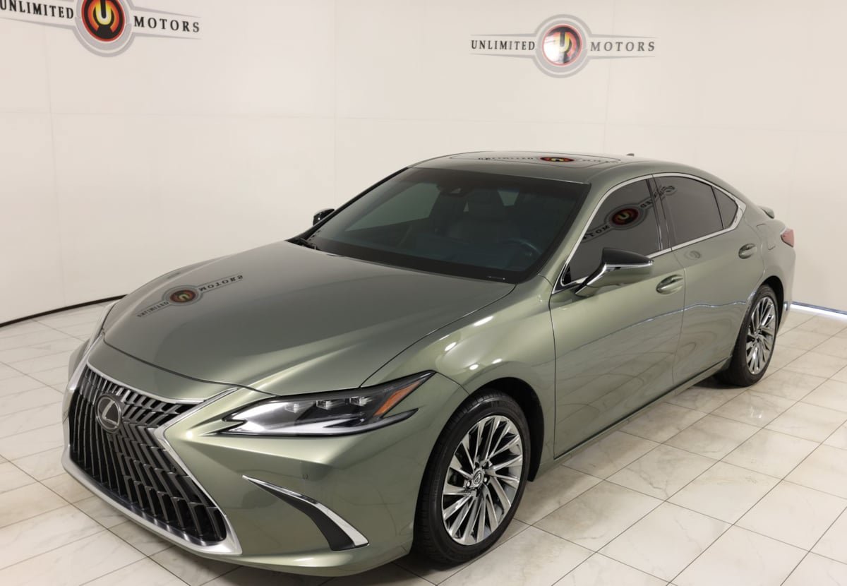 Used 2024 Lexus ES 300h Ultra Luxury w/ Accessory Package (Z2) FWD image 35