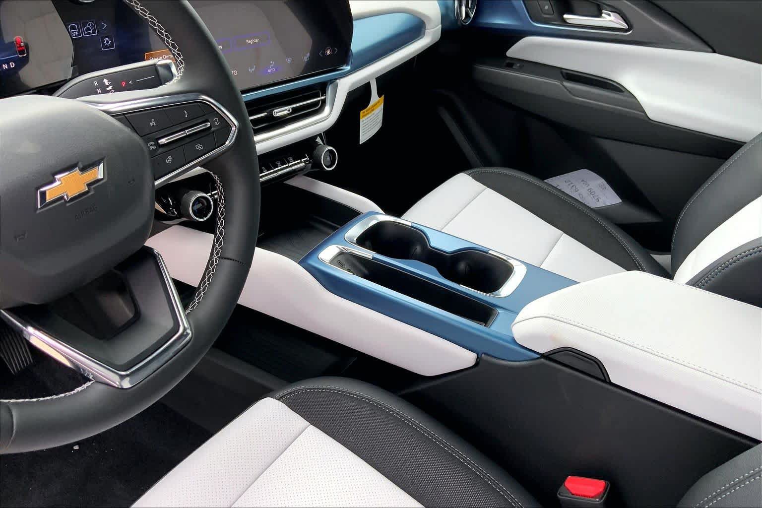 New 2026 Chevrolet Equinox EV LT FWD image 8