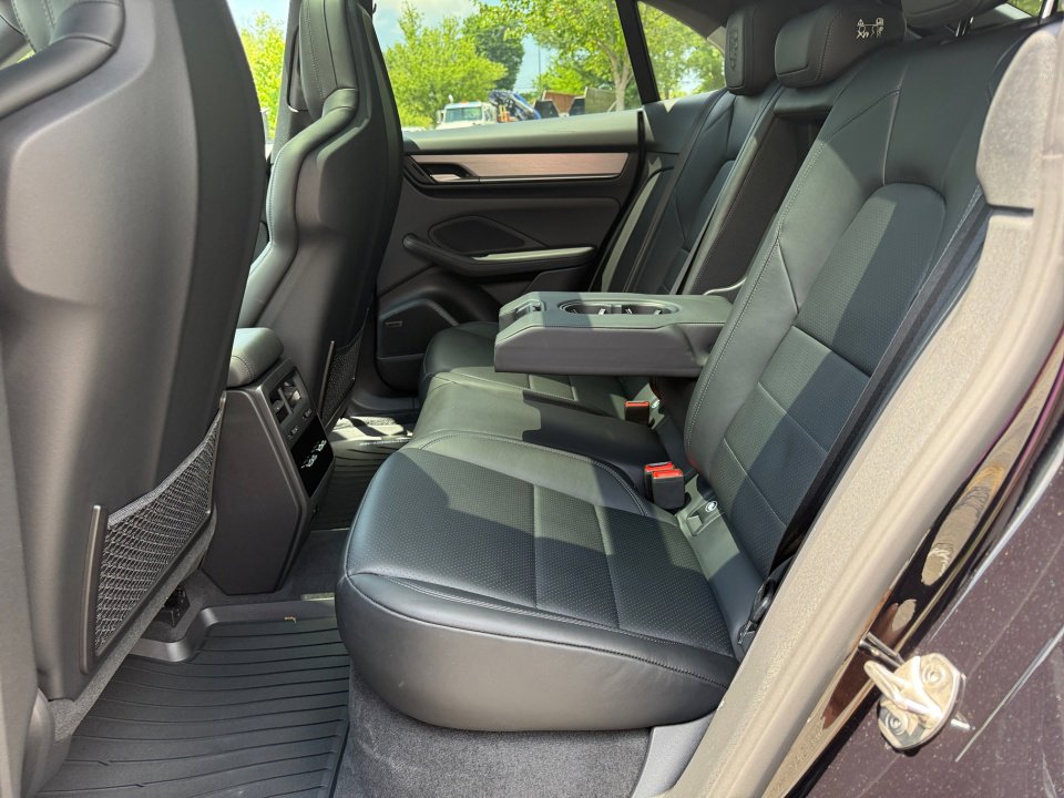 New 2025 Porsche Macan 4S Electric image 20