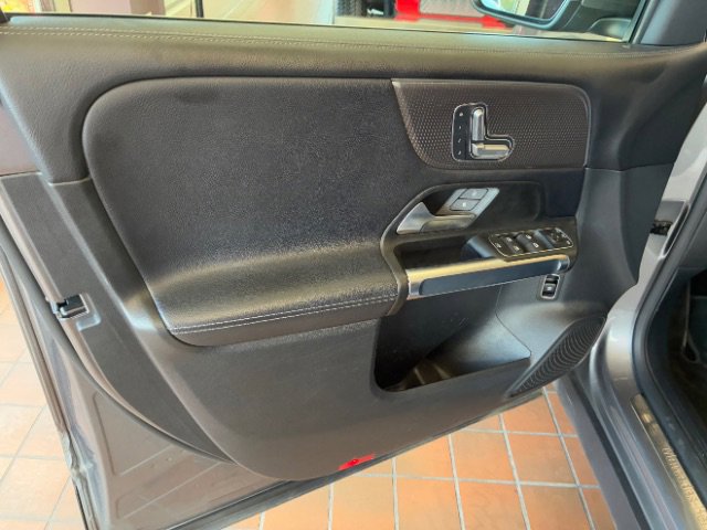 Used 2021 Mercedes-Benz GLB 250 image 23