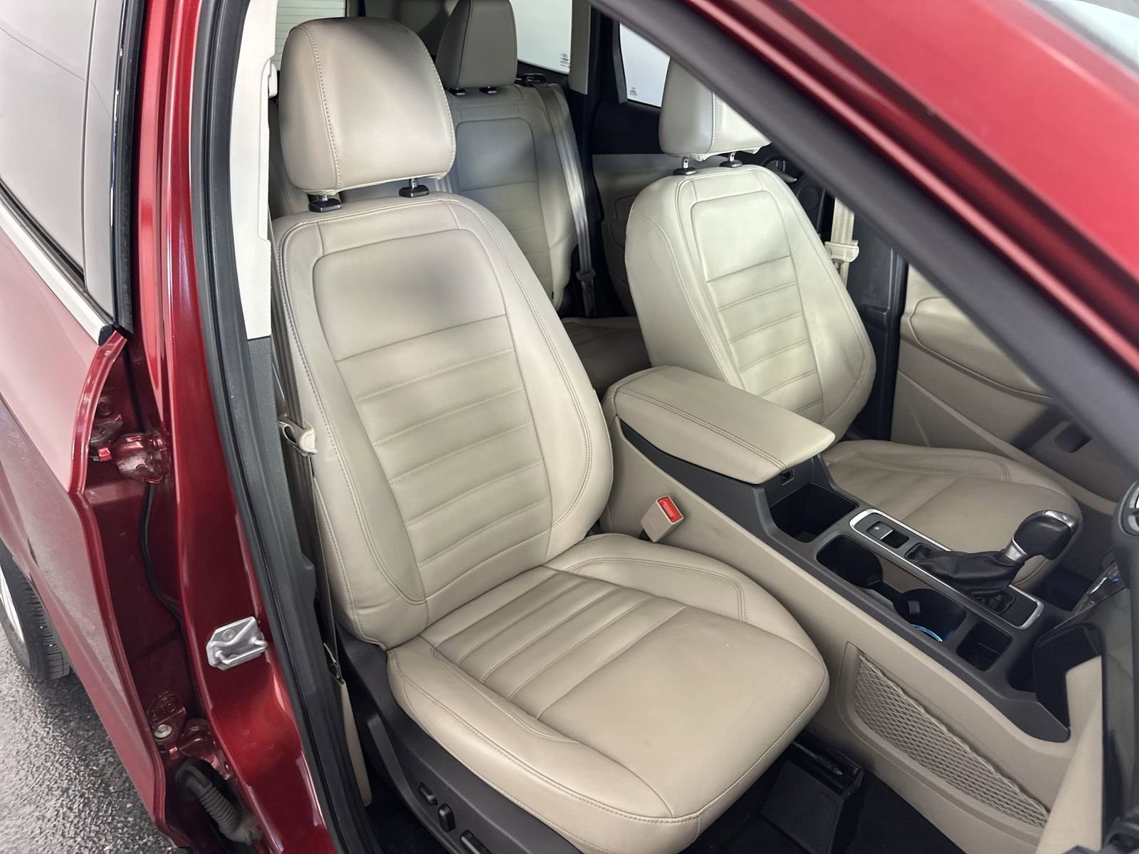 Used 2017 Ford Escape Titanium AWD/4WD image 27