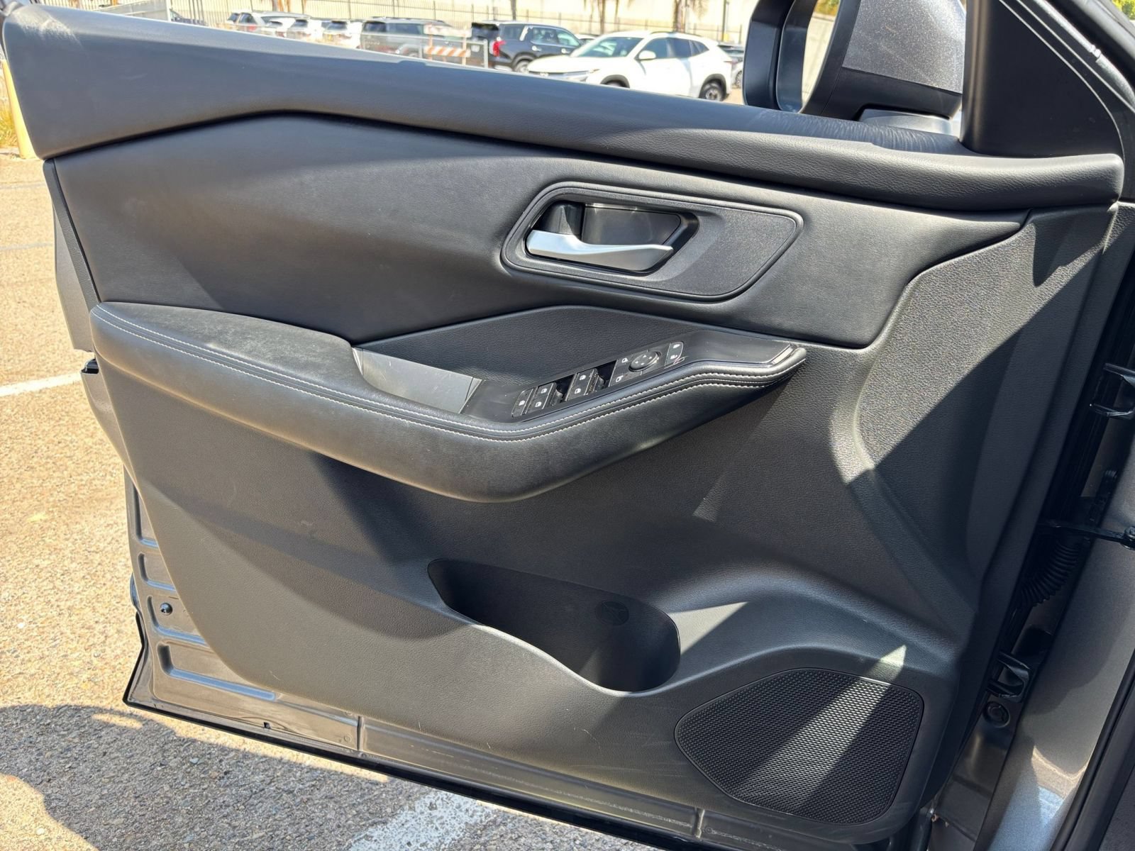 Used 2025 Nissan Rogue SV FWD image 18