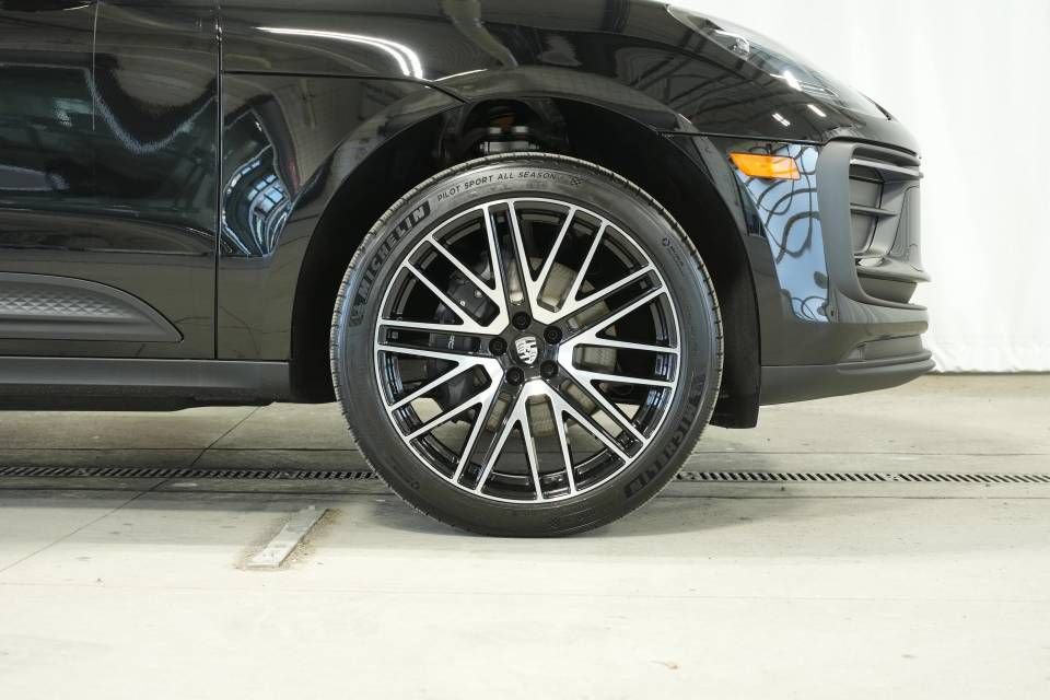 New 2026 Porsche Macan AWD/4WD image 41
