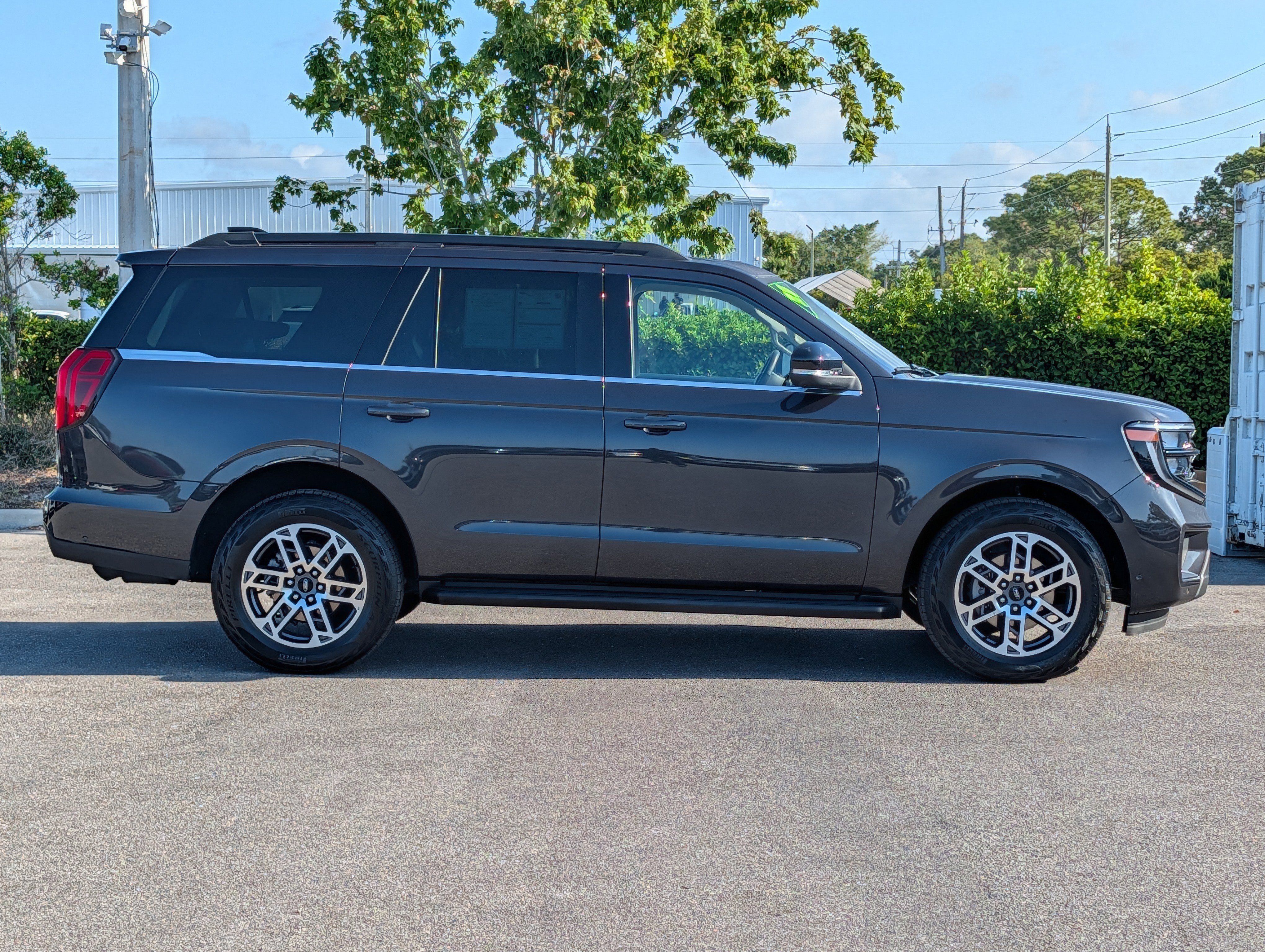 Certified 2025 Ford Expedition Active AWD/4WD image 3