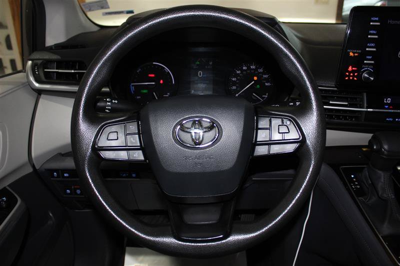 Used 2023 Toyota Sienna LE w/ LE Plus Package FWD image 16