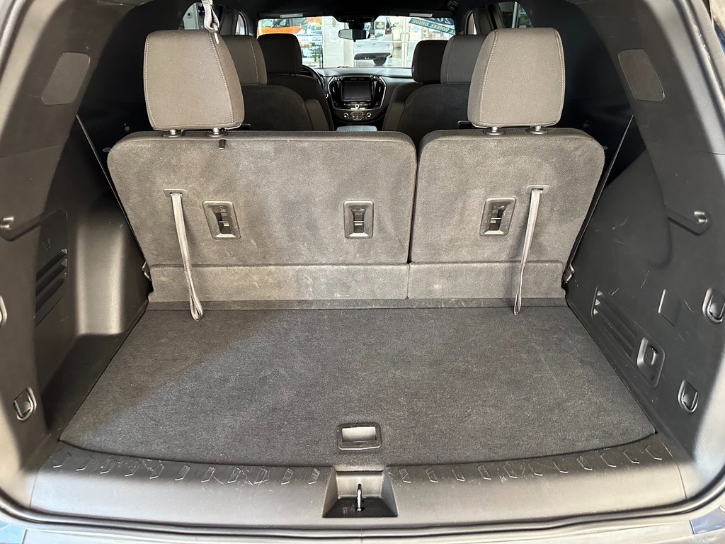 Used 2023 Chevrolet Traverse LT image 38