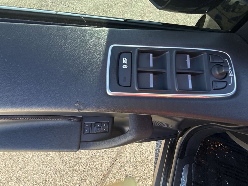 Used 2020 Jaguar F-PACE Prestige image 15