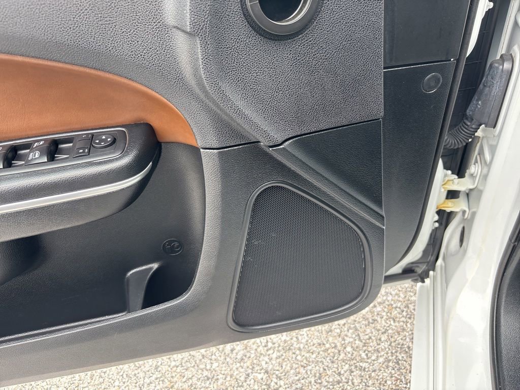 Used 2018 Chrysler 300 C w/ Safetytec Plus Group RWD image 13