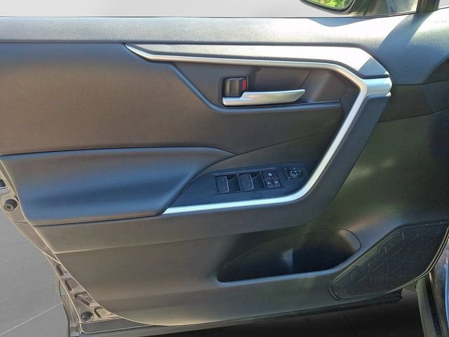 Used 2025 Toyota RAV4 XLE AWD/4WD image 14