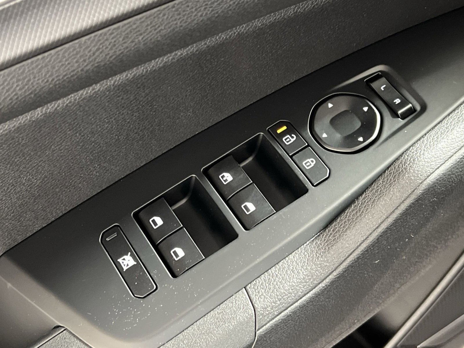 New 2026 Kia Sportage S image 13