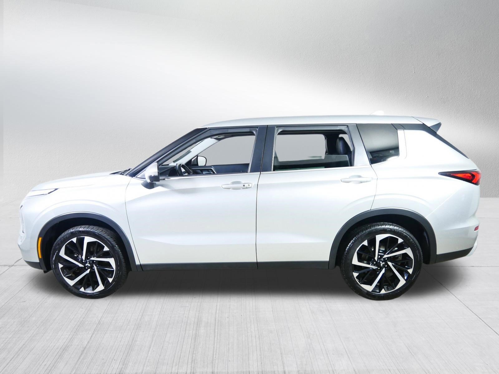 Used 2024 Mitsubishi Outlander SE image 4