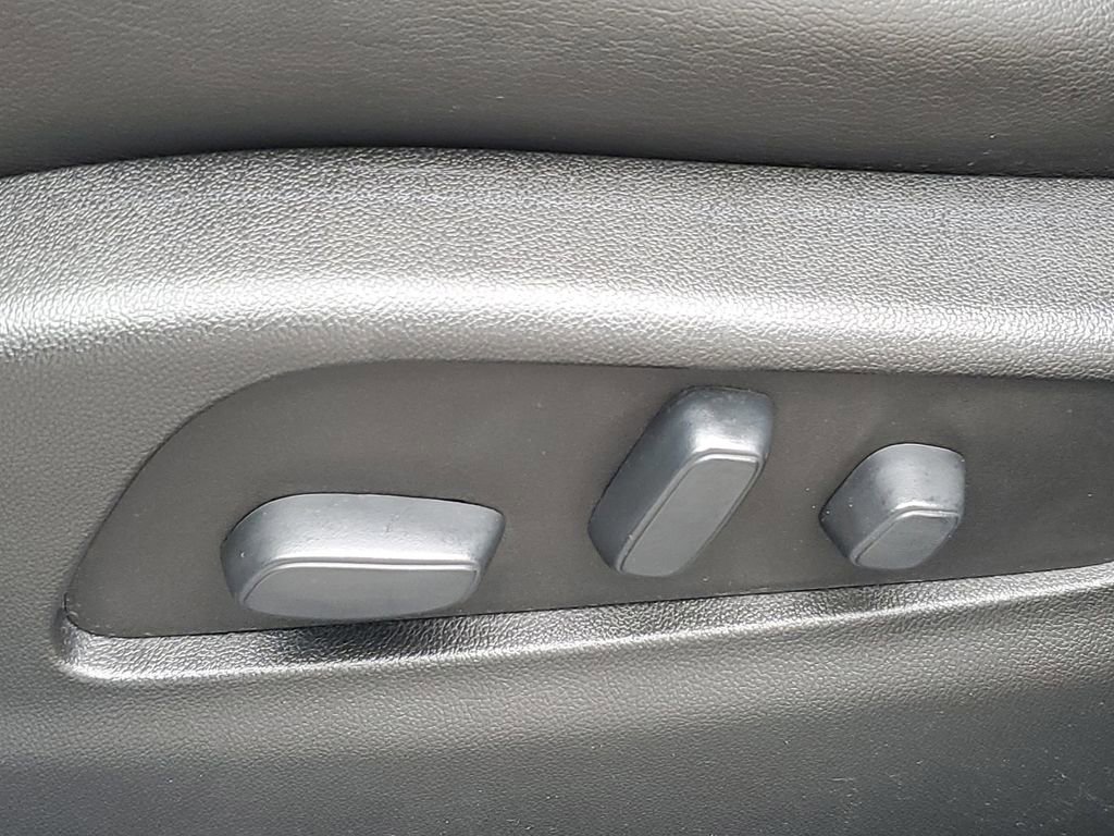 Used 2019 Cadillac XT4 Premium Luxury w/ Cold Weather Package image 6