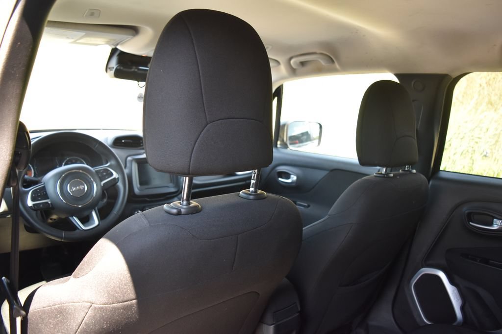 Used 2018 Jeep Renegade Latitude FWD image 12