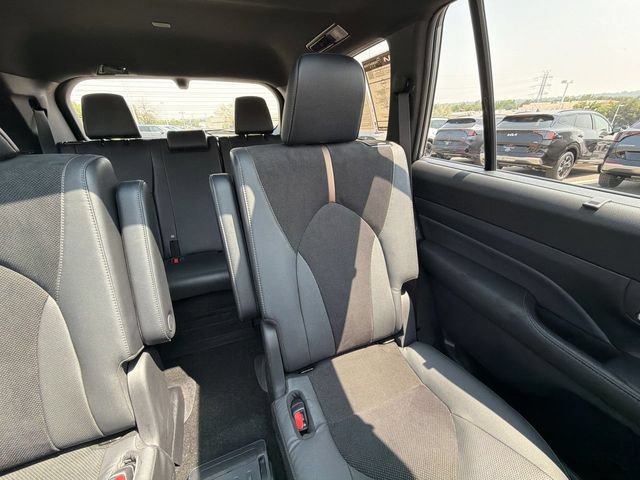 Used 2025 Toyota Grand Highlander AWD Hybrid image 17