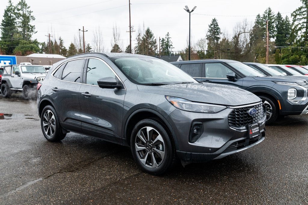 Used 2024 Ford Escape Platinum image 1