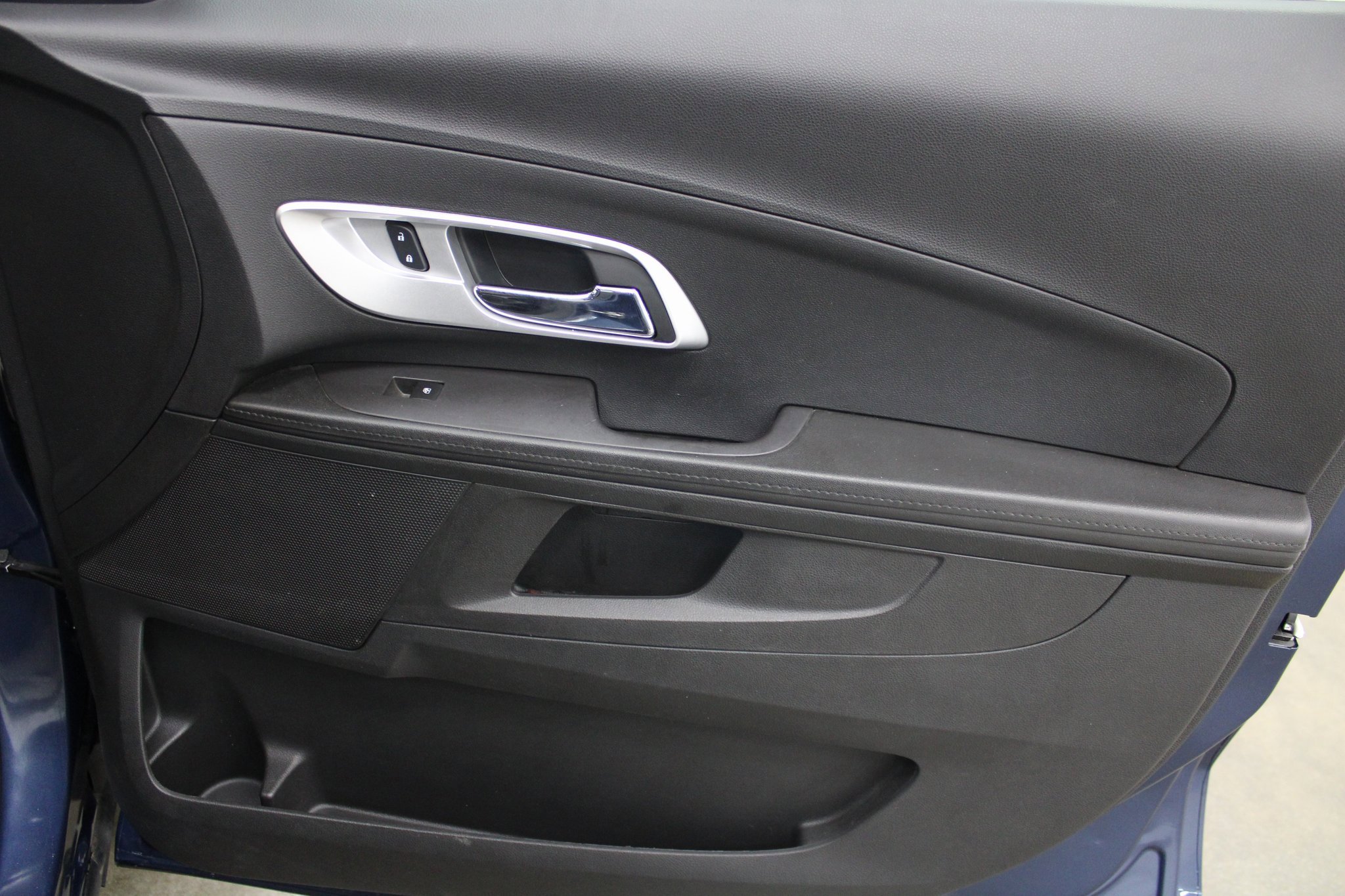 Used 2016 Chevrolet Equinox LTZ w/ Enhanced Convenience Package image 27