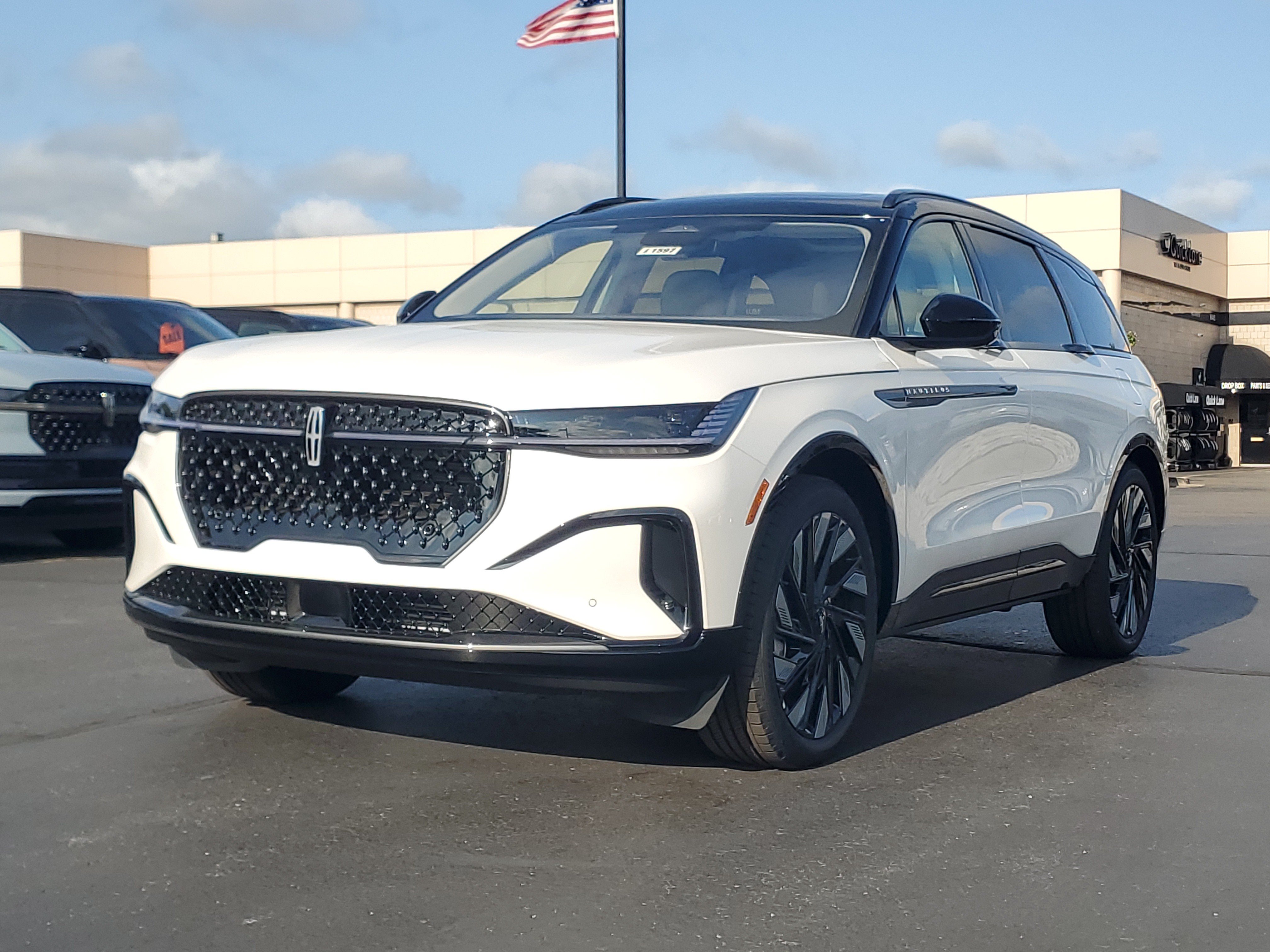 New 2026 Lincoln Nautilus Reserve AWD/4WD image 2