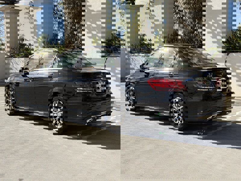 Used 2014 Mercedes-Benz E 250 BlueTEC Sedan image 5