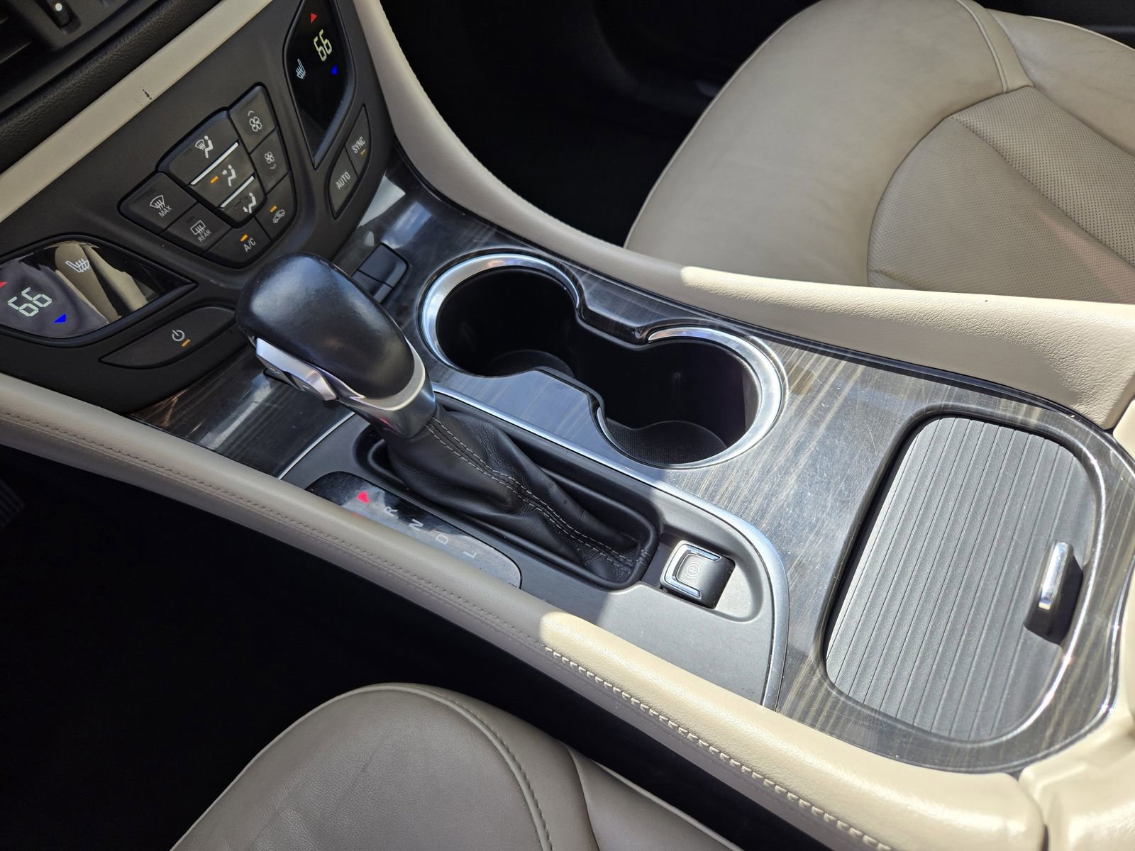 Used 2019 Buick Envision Essence image 17