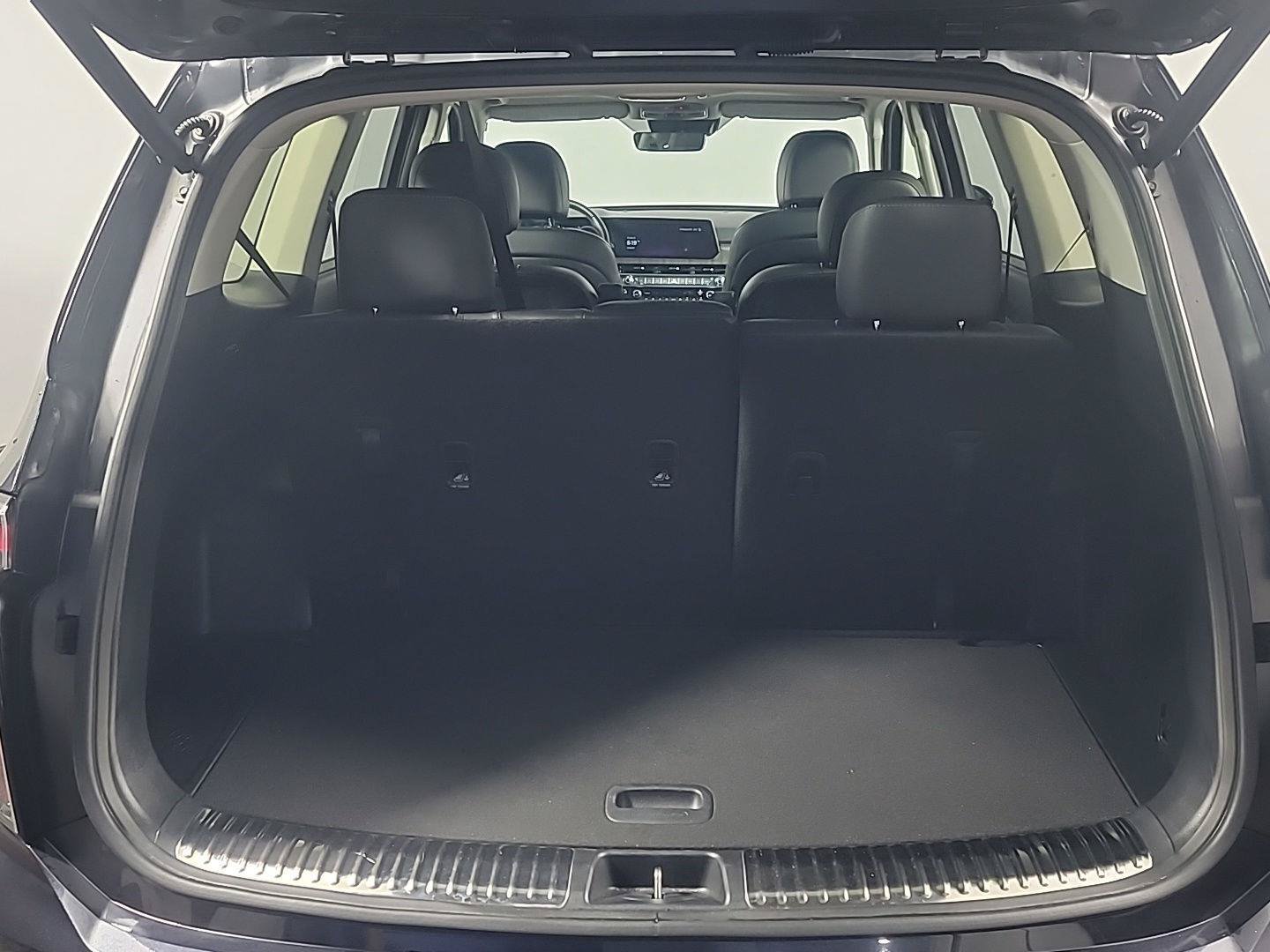 Certified 2025 Kia Telluride SX w/ SX Captain's Chair Package AWD/4WD image 7