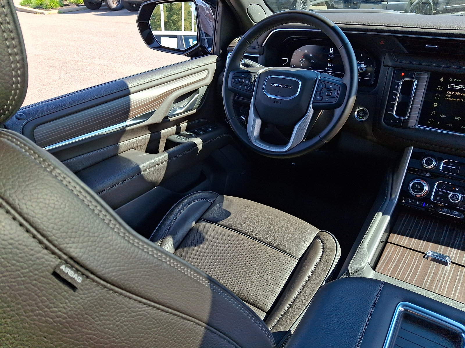 Used 2024 GMC Yukon Denali w/ Max Trailering Package AWD/4WD image 13