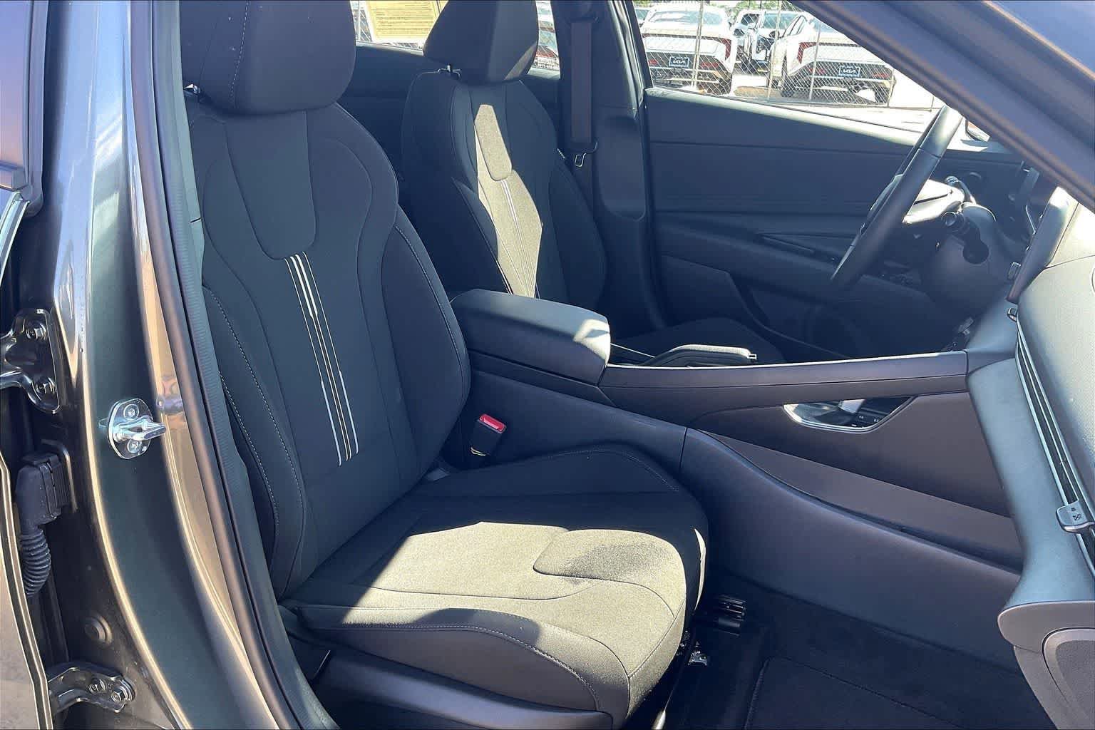 Used 2025 Hyundai Elantra Sport image 13