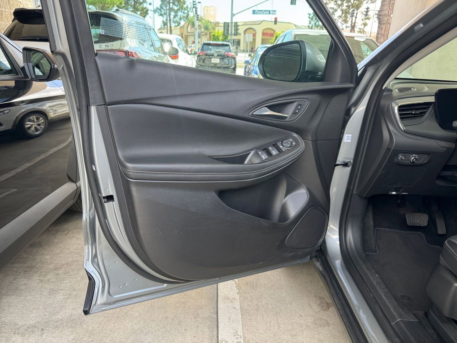 Used 2025 Buick Encore GX Preferred FWD image 18