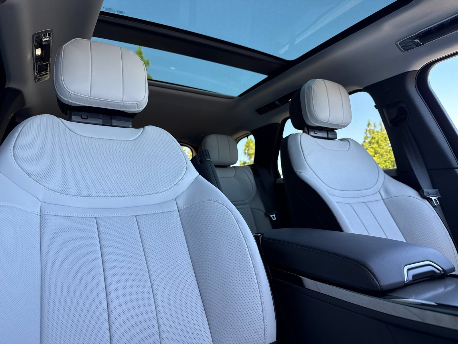 New 2026 Land Rover Range Rover Sport Dynamic SE AWD/4WD image 18